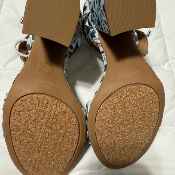 GB black and white block 4” high heels sandals. - Picture 5 of 7